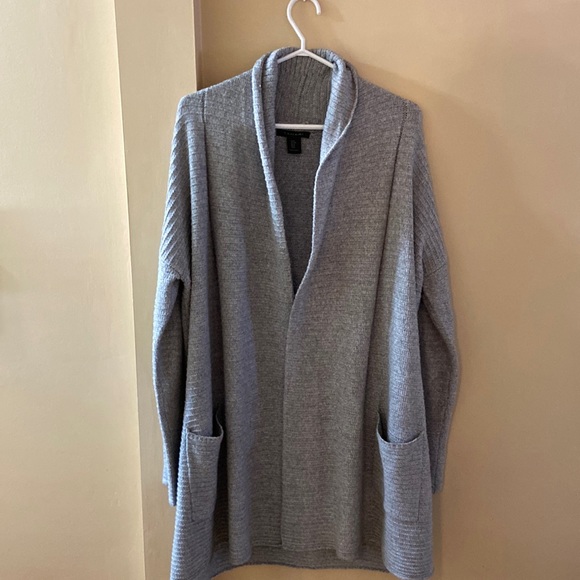 Tahari long cape like sweater size medium - Picture 1 of 4